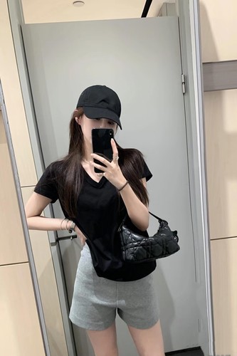 2026早春新款女时尚休闲百搭圆领短袖T恤宽松显瘦上衣V领短款纯棉