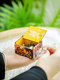 box生日快乐手摇发条八音盒木制迷你音乐盒 music Happy birthday