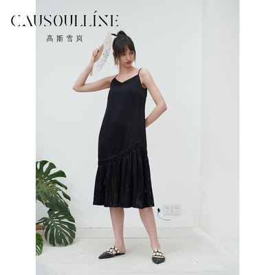 高斯雪岚夏季新款清凉吊带连衣裙宽松小黑裙度假时尚a字女裙