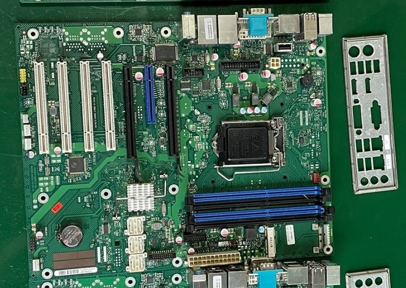 西门子工控机主板D3236-S13 GS3 W26361-W3352-X-04 现货 议价