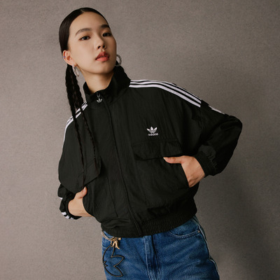 三条纹短款休闲夹克外套女装新款adidas阿迪达斯官方三叶草KG8512