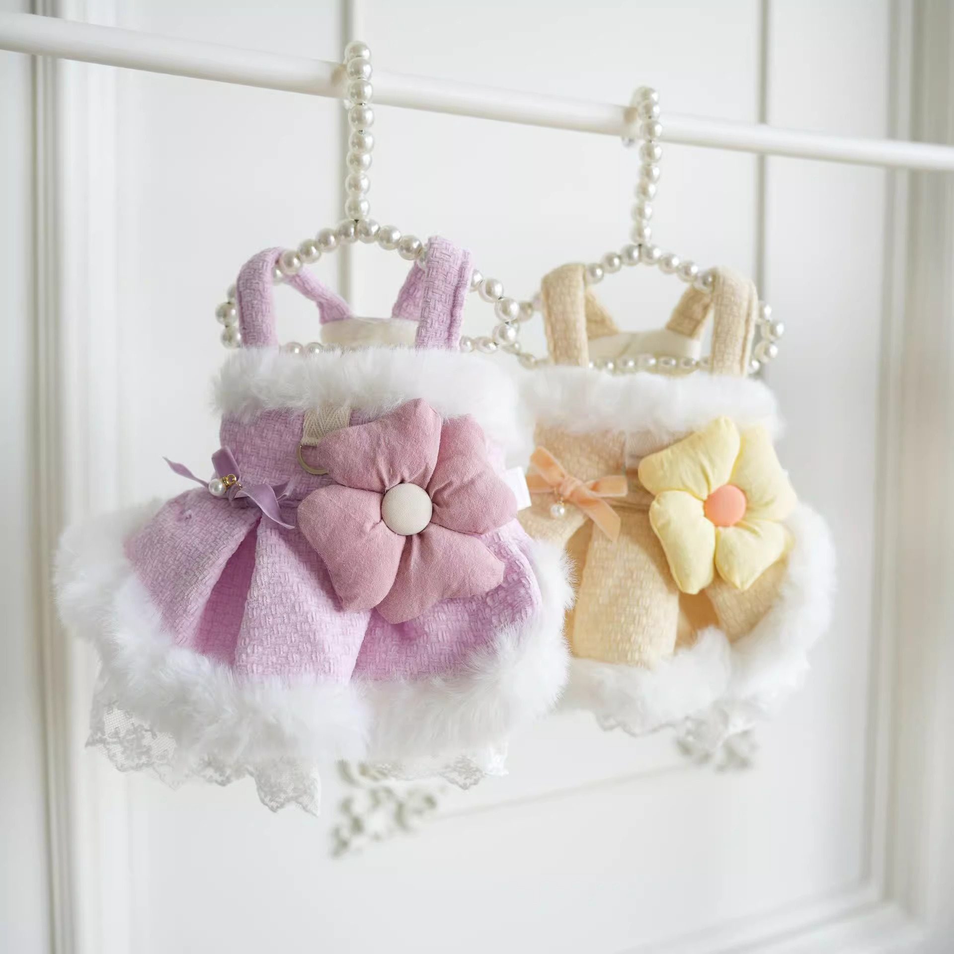 猫狗衣服秋冬装猫咪裙子过年礼服生日宠物服装外出可牵引小狗衣服