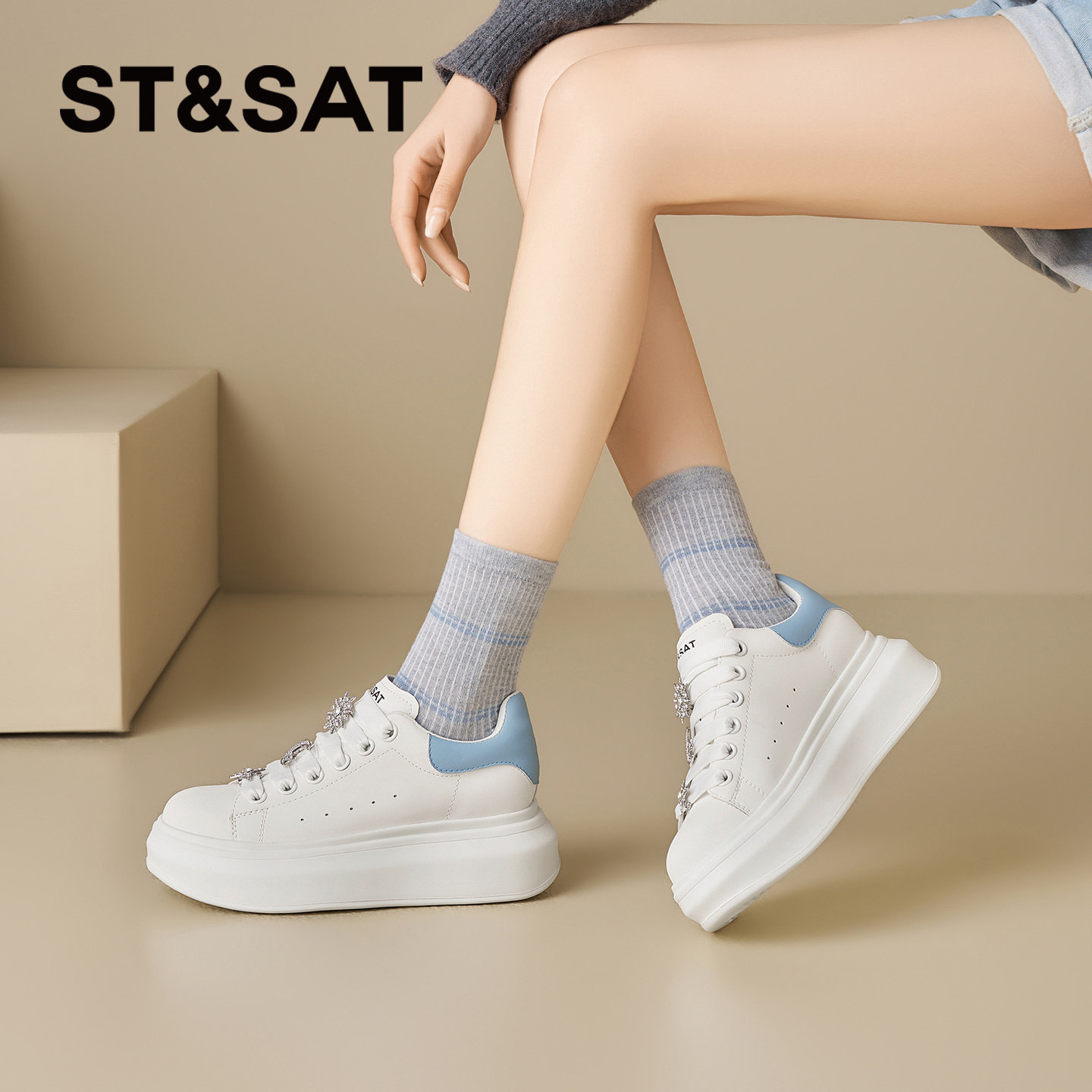 星期六时尚百搭厚底增高小白鞋女