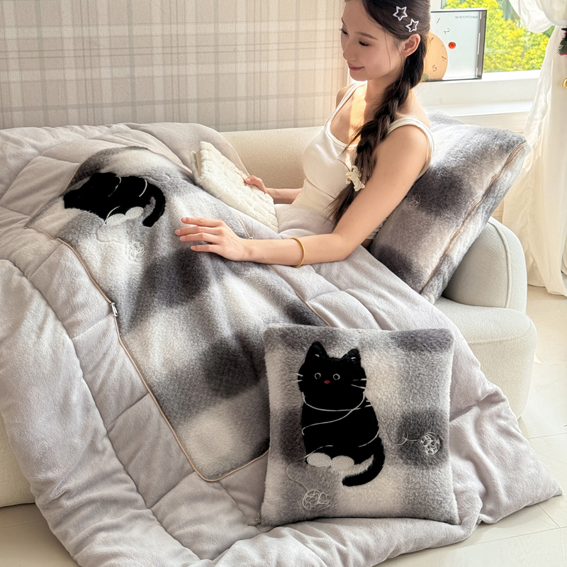 加厚牛奶绒抱枕被宿舍空调被