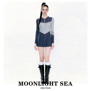 MOONLIGHTSEA新款撞色修身显瘦保守运动风拉链长袖连体游泳衣女