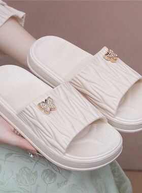 新款平跟防滑中年妈妈休闲女拖鞋仿皮中跟软底外穿居家女士拖