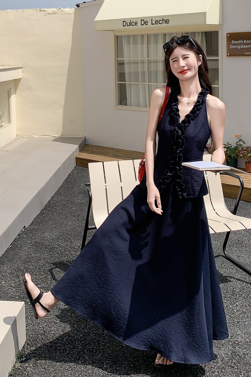 夏季新款时尚独特绝美套装裙女2025年深蓝色V领背心半身裙两件套,女装套装/套裙,2C170