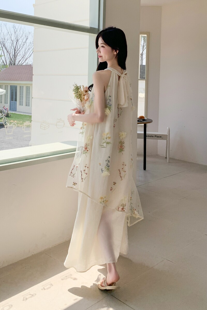法式温柔白月光连衣裙女2025夏日高级感新款度假风绝美绣花长裙子,女装连衣裙,2C170