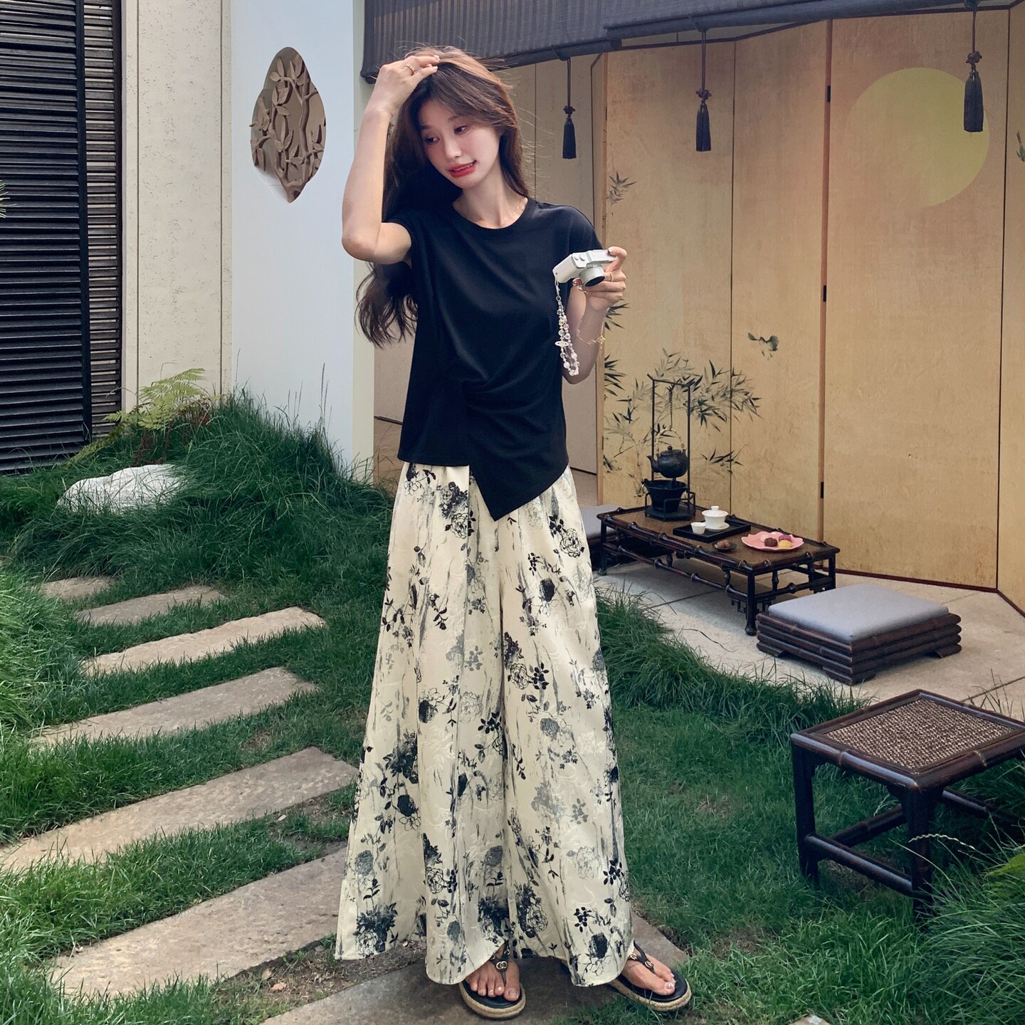今年流行漂亮套装女夏季新款黑色不规则短袖T恤高腰阔腿裤两件套,女装套装/套裙,2C170