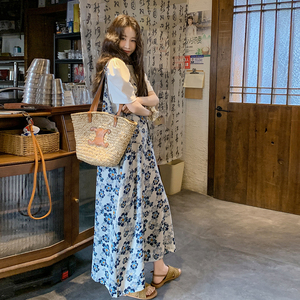 海边度假碎花背带裤女2025夏季新款韩系慵懒风宽松休闲阔腿连体裤图片