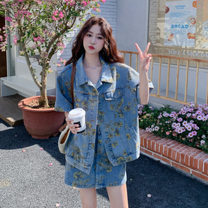 洋气炸街碎花牛仔套装女2025夏季新款韩版廓形短袖外套短裙两件套图片