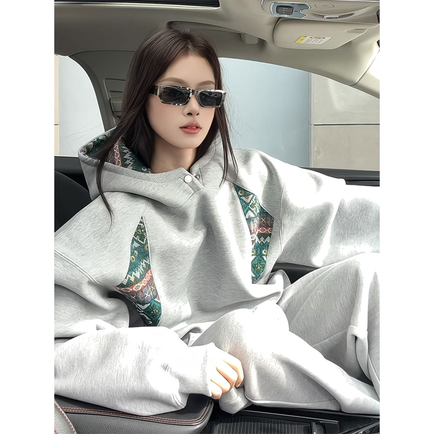 民族风拼接刺绣卫衣男生穿搭cleanfit初秋外套高级感白灰色连帽衫