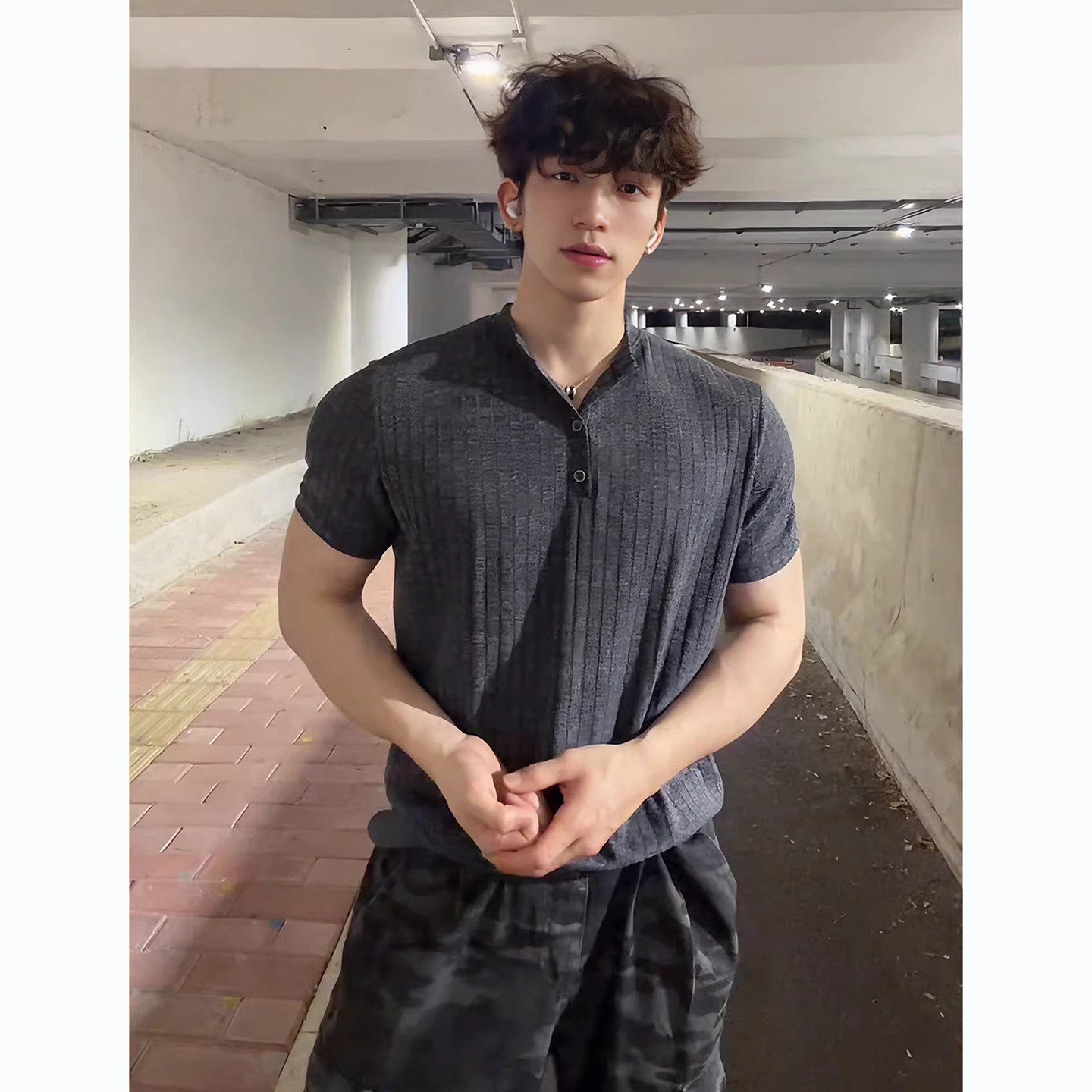 深灰色亨利领短袖男款夏季肌理感冰丝T恤正肩健身运动半袖POLO衫