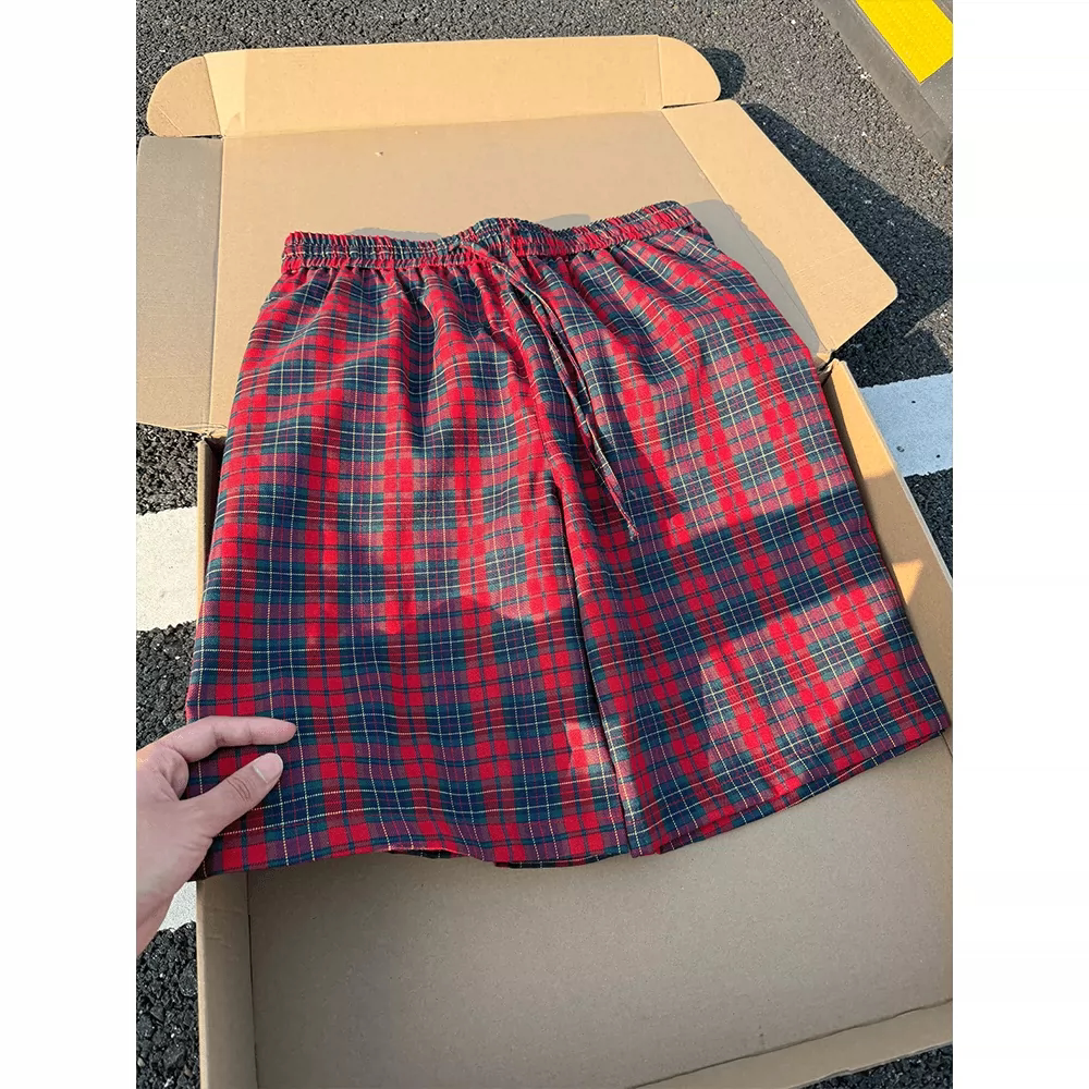 红色格子短裤男款夏季美式健身运动裤子宽松透气休闲格纹五分裤