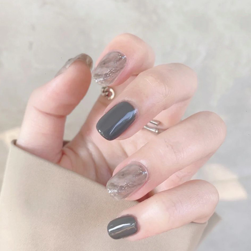 浅灰色晕染短款方形美甲贴气质穿戴甲成品秋冬显白可拆卸假指甲片,彩妆/香水/美妆工具,美甲工具,淘宝优惠券,粉丝福利购,淘宝优惠卷