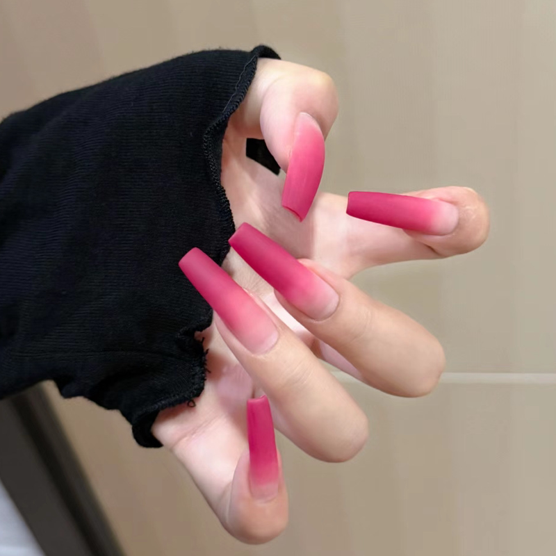 哑光玫红色渐变穿戴甲欧美风