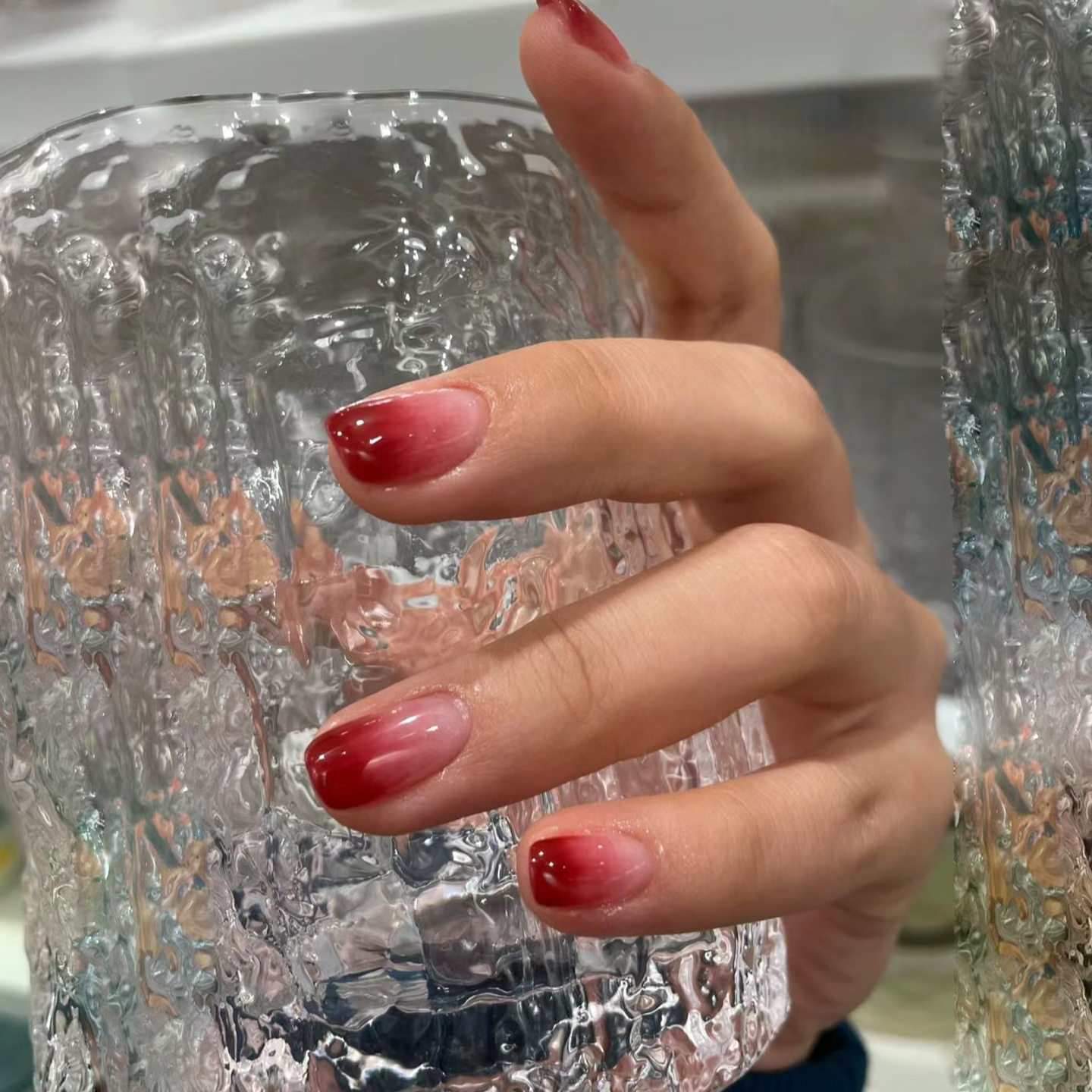 渐变石榴红色短款方圆假指甲片显白穿戴甲日常气质成品新年美甲贴