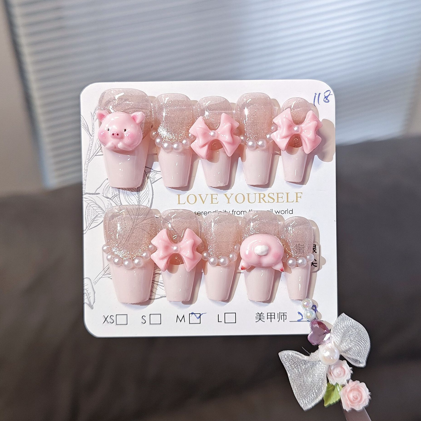 可爱粉色小猪猪手工穿戴甲珍珠法式美甲贴卡通蝴蝶结成品假指甲片