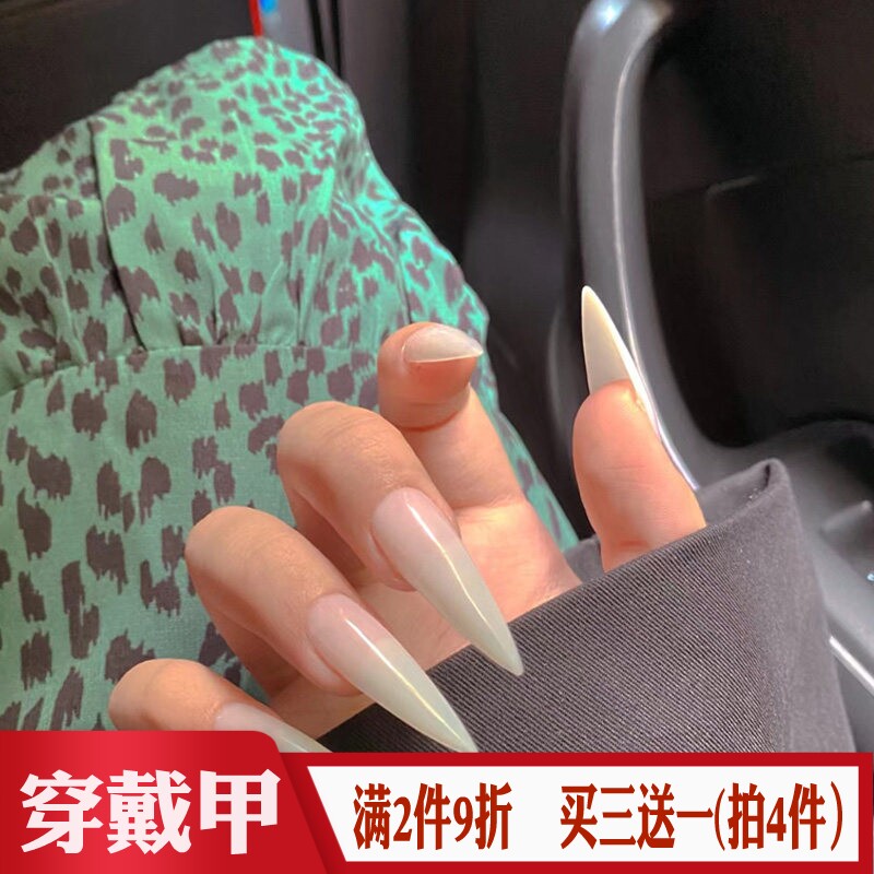 白玉色艺术尖头穿戴甲