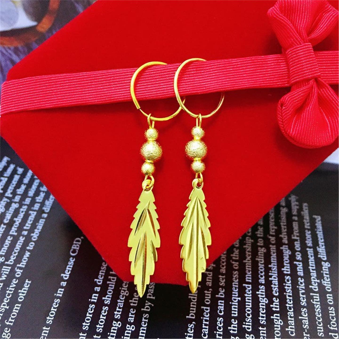 香港免税真金色耳环女金气质百搭新款麻花圆环时尚树叶金耳饰女