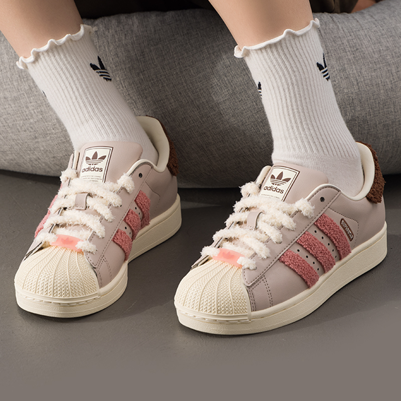 阿迪达斯三叶草女款贝壳头板鞋