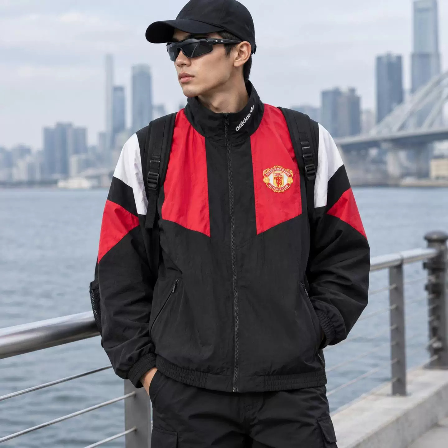 adidas阿迪达斯正品男装秋季新款梭织立领运动宽松夹克外套KH4827