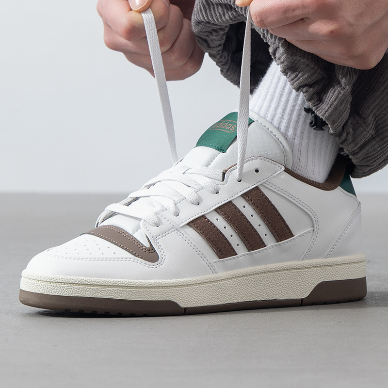 阿迪达斯男鞋经典运动板鞋