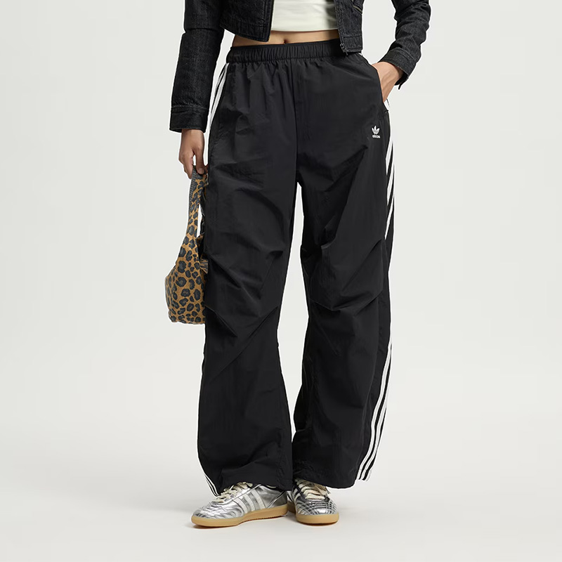 阿迪达斯三叶草女款宽松运动裤