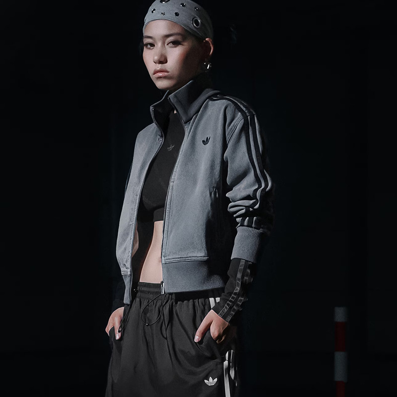 阿迪达斯三叶草女款休闲夹克
