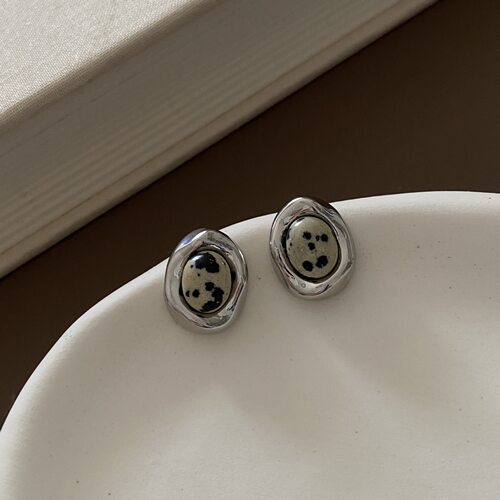 气质时髦清冷感老钱风天然石耳钉银针小众简约百搭感复古耳饰