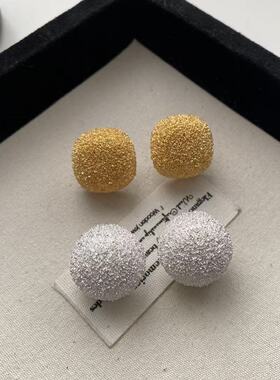 欧美时髦磨砂颗粒感金属耳钉银针轻奢时尚感气质极简风耳饰女