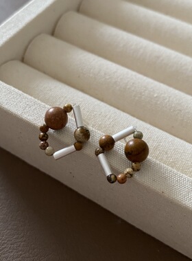 精致小巧圆形串珠檀木耳钉银针美拉德风复古轻奢感小众耳饰女