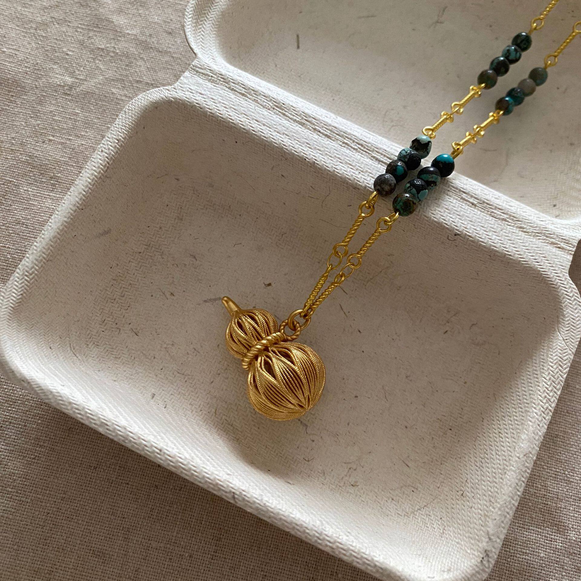 别致森系复古绿松石金属缠绕葫芦吊坠项链小众文艺范高级感毛衣链