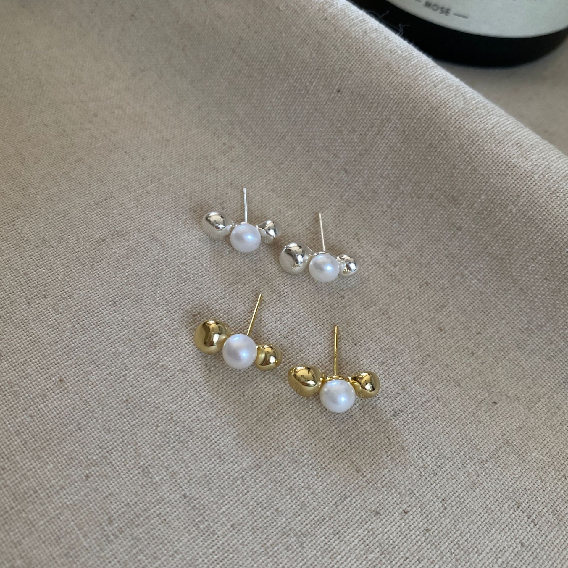 极简风休闲气质日常通勤天然珍珠耳钉银针时尚精致高级感百搭耳饰