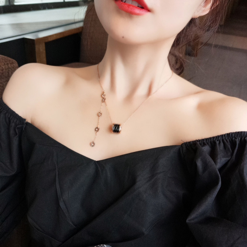 小蛮腰INS韩版简约玫瑰金钛钢黑白陶瓷项链小红人弹簧锁骨链项链|ruв категории Украшения,ювелирные изделия, ожерелье - от Buy2taobao.com для оказания профессиональной услуги покупки агента Taobao