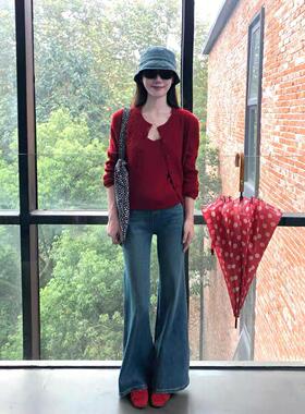 秋季上衣2025新款早秋外搭毛衣外套红色针织开衫配V领吊带女套装