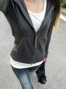 2025复古灰色连帽衫针织开衫女秋季拉链修身毛衣外套设计感上衣