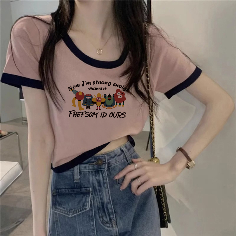 设计感别致印花辣妹正肩拼接短袖