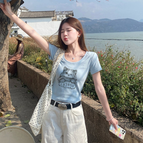 浅蓝色卡通猫咪印花U领短袖T恤女