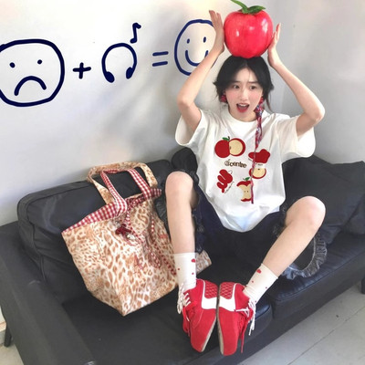 短袖t恤女夏季红色苹果印花宽松