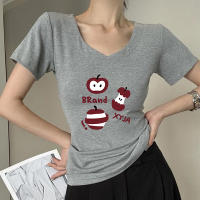 2025新款v领短袖T恤女夏季设计感小众修身显瘦辣妹半袖上衣小个子
