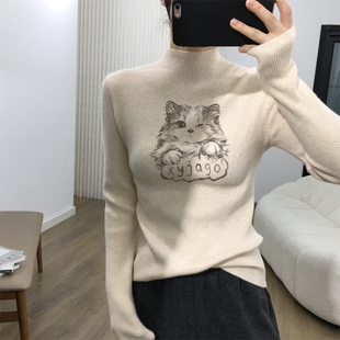 燕麦色半高领卡通印花长袖 女秋冬毛衣立领正肩内搭保暖上衣 针织衫