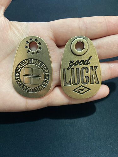 黄铜做旧幸运吊牌钥匙扣挂件欧美朋克风GOODLUCK幸运牌小铜器