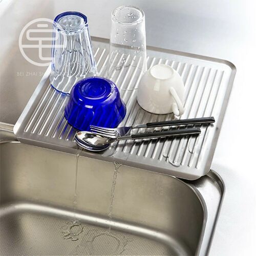 质感拉满。日本制原装进口方型不锈钢18-8杯子餐具碗盘收纳滤水垫