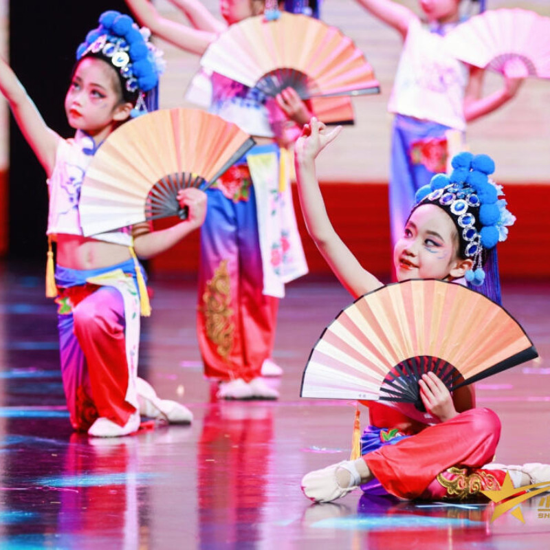 儿童戏曲粉墨花旦舞蹈演出服小戏骨俏花旦京剧梨花颂服装扇子道具