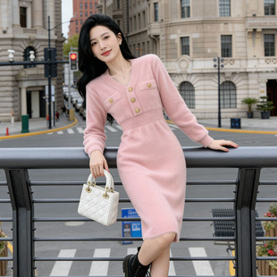 小香风针织连衣裙女法式名媛气质修身长袖高腰粉色包臀毛衣裙批发