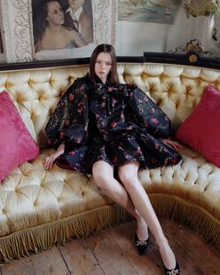 连衣裙女春秋新款提花长袖灯笼袖碎花宽松a型法式套头小个子a字裙