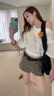 AKskylan韩系露肩烫钻印花短袖T恤女夏季慵懒风宽松显瘦休闲上衣