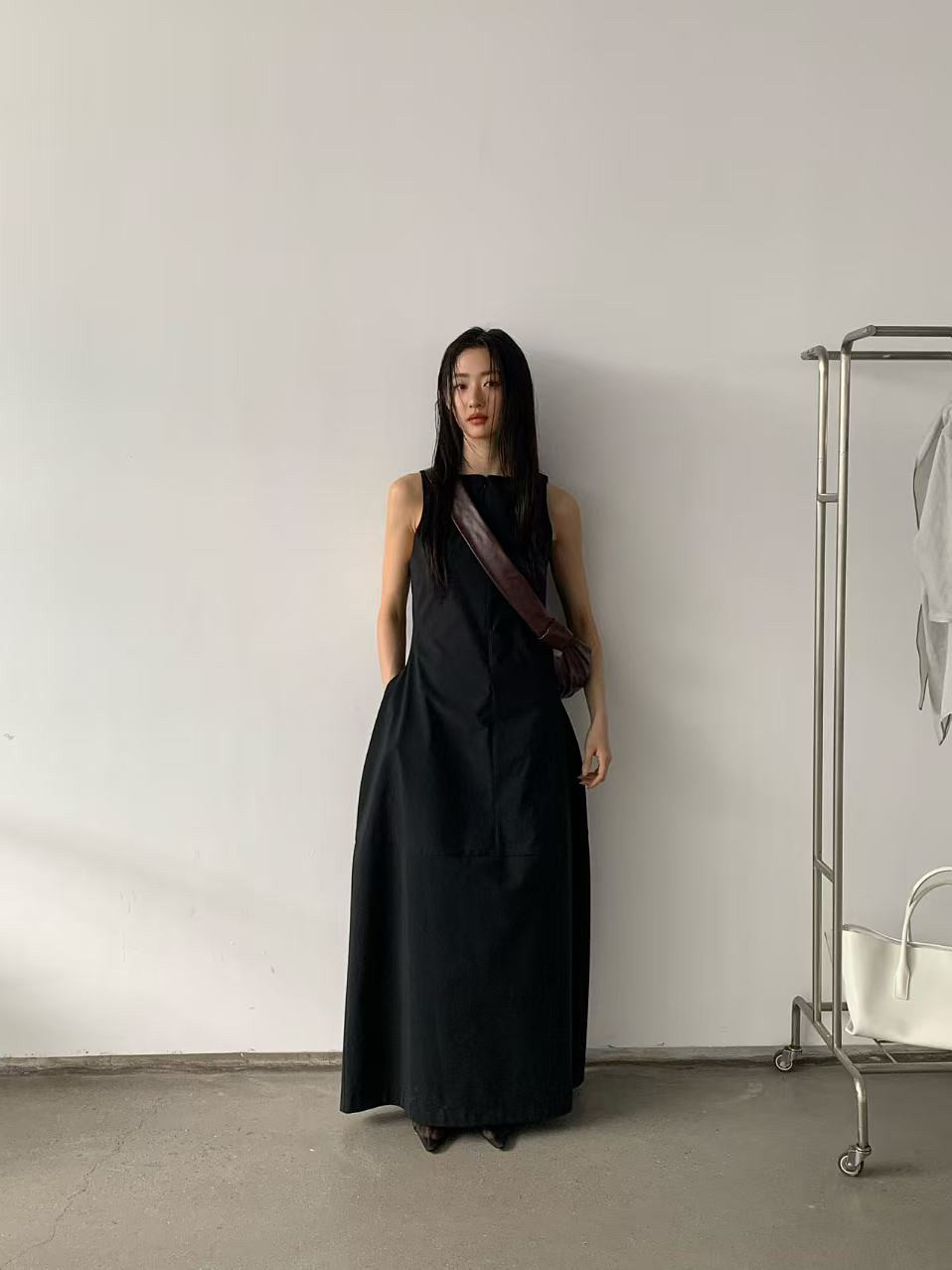 waitmore显瘦通勤感立体花苞型连衣裙女夏季收腰气质无袖a字长裙