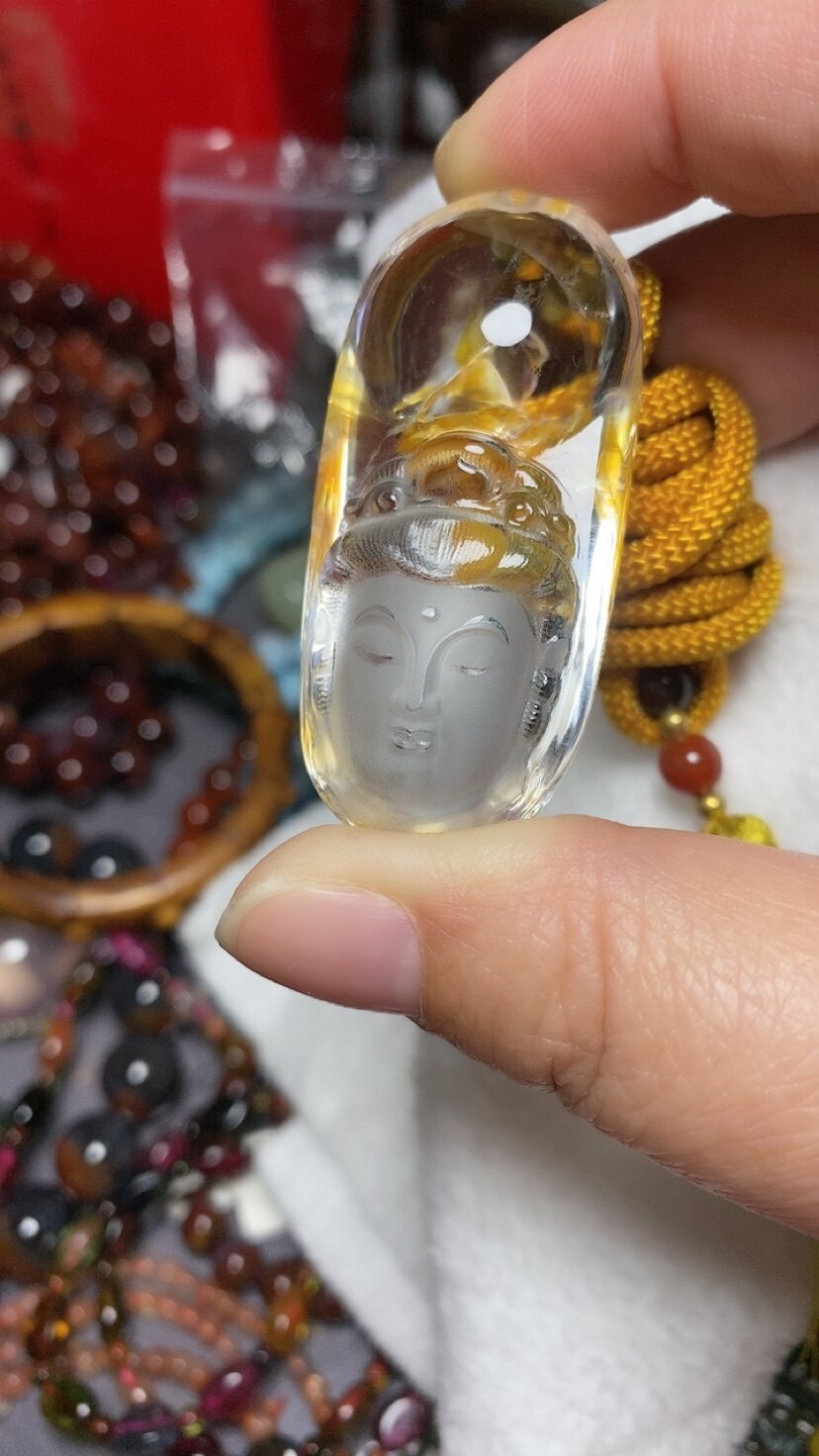 天然黄胶花水晶观音吊坠
